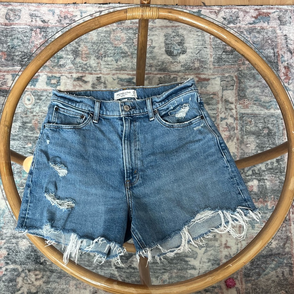 Abercrombie & Fitch The 4" Mom Short High Rise